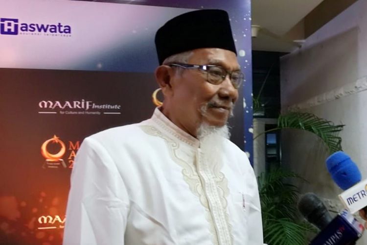 Penerima penghargaan Maarif Award 2018 Abdul Rasyid Wahab saat ditemui di gedung Metro TV, Jakarta, Minggu (27/5/2018).Abdul Rasyid Wahab merupakan sosok yang tak kenal lelah mengabdikan dirinya dalam bidang kemanusiaan di usianya yang sudah menginjak 81 tahun. Bagaimana tidak, rekam jejak pengabdiannya di Kabupaten Sikka, Maumere, Nusa Tenggara Timur begitu beragam.  