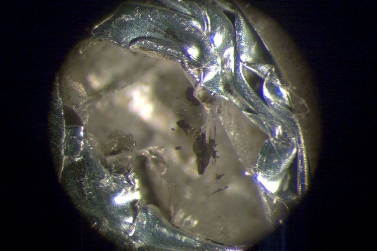 Berlian berisi kalsium silikat perovskit dari tambang Cullinan