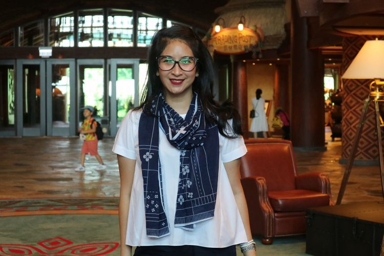 Novita Angie saat berlibur di Hong Kong Disneyland Resort Disney Explorers Lodge, Hongkong (14/10/2017).