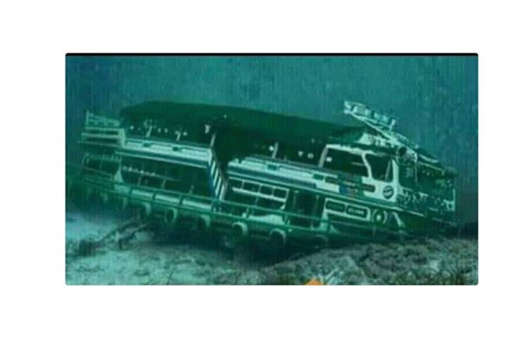 Beredar foto yang menyebutkan bangkai kapal Sinar Bangun ditemukan di dasar Danau Toba. Foto ini hoaks.