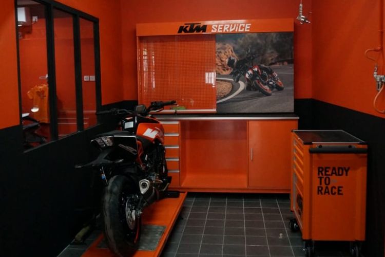 Dealer KTM Bintaro.