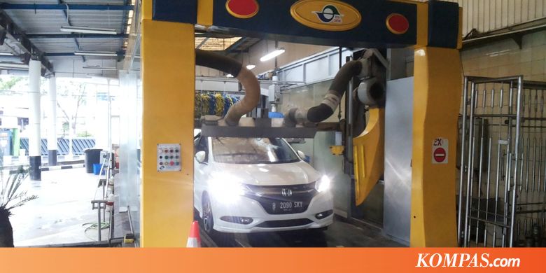 Perbandingan Cuci  Mobil  Robot  dengan Tenaga Manusia 