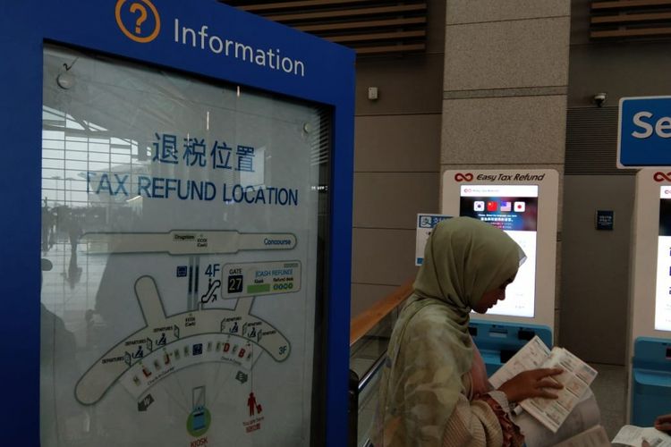 Informasi lokasi tax refund di bandara Incheon, berdekatan dengan mesin scan mandiri. Mesin scan mandiri etaknya di terminal 1 bandara Incheon, sebelum pengunjung masuk ke imigrasi.  