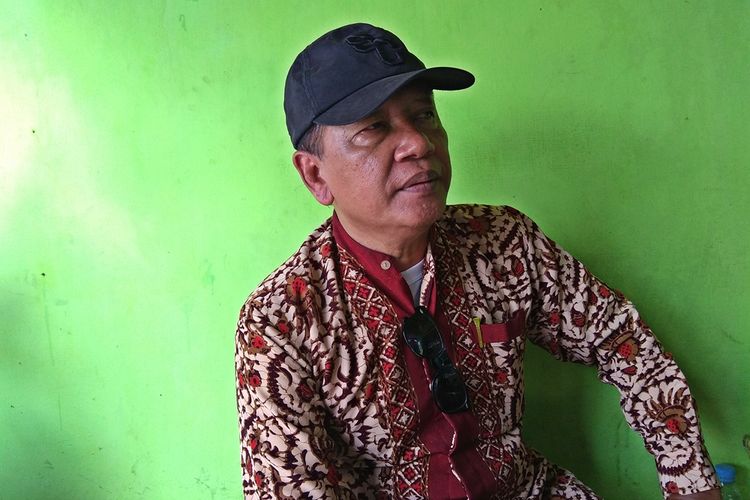 Suyanto, salah satu ahli waris pemilik lahan yang dipinjamkan  kepada pemerintah Desa Gebyok pada tahun 1970 melaporkan kepala desa mereka ke Kantor Polisi karena enggan mengembalikan lahan yang dipinjamkan kepada pihak desa.