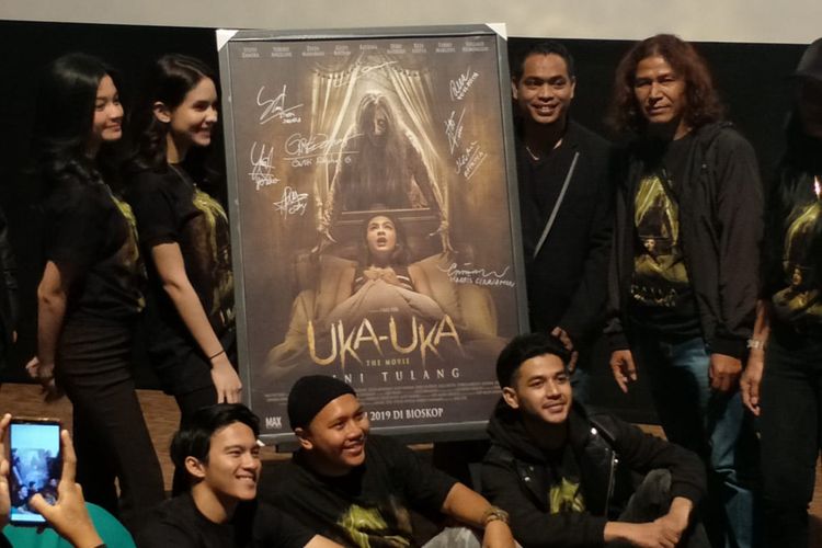 Produser Max Picture Ody Mulya, sutradara Ubay Fox dan para pemain film Uka-Uka The Movie dalam jumpa pers peluncuran poster dan trailer film tersebut di XXI Epicentrum, Senin (1/7/2019).