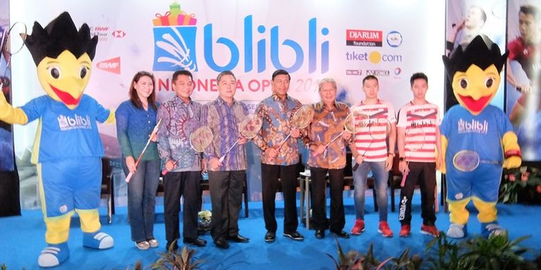 Peserta konferensi pers Blibli Indonesia Open 2018, dari kiri: Susy Susanti, Achmad Budiharto, Kusumo Martanto, Wiranto, Yang Haryadi Susanto, Markus Fernaldi Gideon dan Kevin Sanjaya, Senin (14/05/2018).