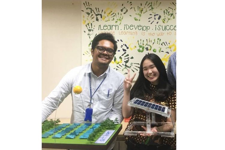 Dua mahasiswa UI, Clarissa Merry, mahasiswa jurusan Teknik Kimia FTUI dan Rivaldo Gurky, mahasiswa jurusan Teknik Mesin FTUI yang akan bersaing di tingkat Asia Pasifik dalam ajang kompetisi energi terbarukan ?Go Green in the City 2018? 