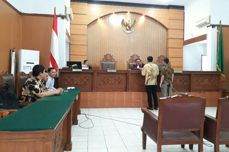 Sidang praperadilan yang diajukan mantan Kepala Badan Penyehatan Perbankan Nasional (BPPN) Syafruddin Arsjad Temenggung atas penetapan tersangka oleh KPK, berlangsung di Pengadilan Negeri Jakarta Selatan. Selasa (1/8/2017)