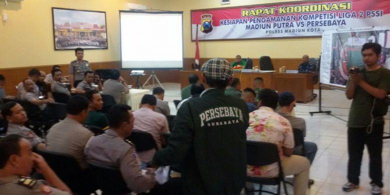 Situasi rapat pengamanan jelang pertandingan MPFC melawan Persebaya di Mapolres Madiun Kota, Selasa ( 18 / 7 / 2017) sore.