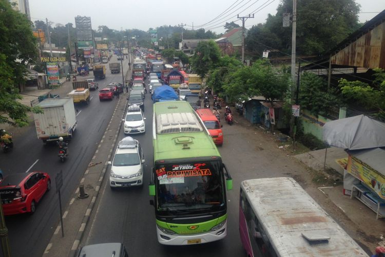 Kondisi Jalan Pantura Semarang, tepatnya di Jalan Walisongo pada H-4 Lebaran