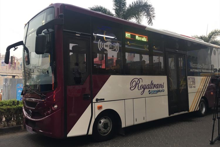 Bus Royal Trans Jakarta Hanya Uji Coba Satu Hari dari Bekasi ke Plaza Senayan, Selasa (19/9/2017).