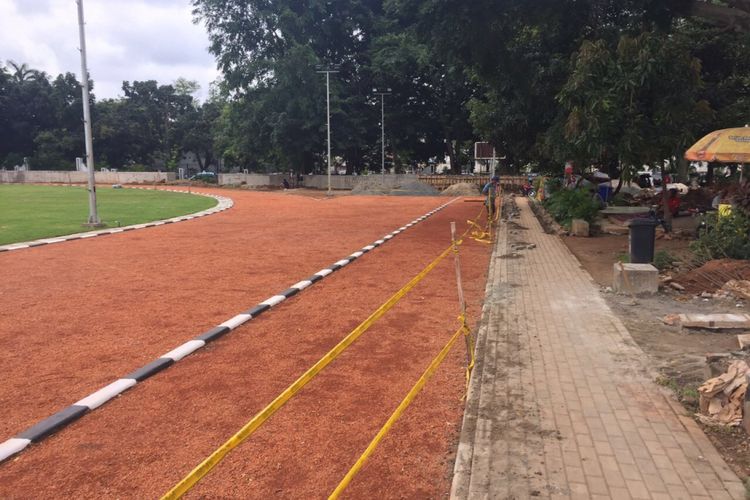 Revitalisasi Lapangan Banteng dibagi dua zona, zona utama berada di zona Monumen Pembebasan Irian Barat, sedangkan zona kedua berada di zona olahraga. 