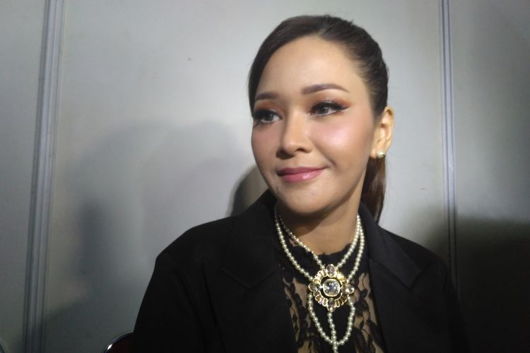Maia Estianty saat ditemui usai tampil di sebuah acara salah satu televisi swasta di kawasan Ancol, Jakarta Utara, Kamis (23/8/2018) malam.