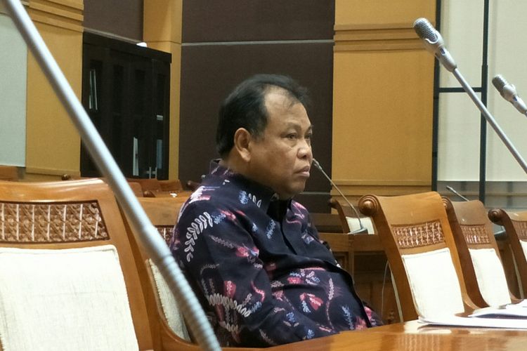 Ketua MK Arief Hidayat di Kompleks Parlemen, Senayan, Jakarta, Rabu (6/12/2017)