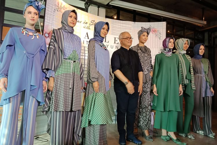 Koleksi ALLEA Itang Yunasz yang dipamerkan dalam acara peluncurannya di Conclave, Jakarta Selatan, Rabu (14/3/2018).