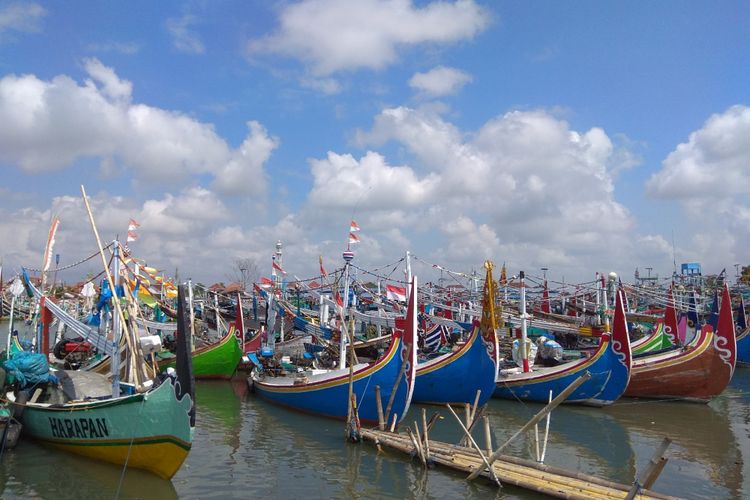 Ada sekitar 2.000 perahu nelayan yang terparkir di Pelabuhan Muncar Banyuwangi