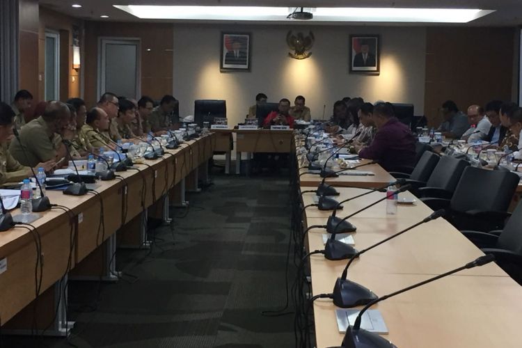 Ketua DPRD DKI Jakarta Prasetio Edi Marsudi meminpin rapat Laporan Keuangan Pertanggungjawaban tahun anggaran 2017 di Gedung DPRD, Senin (23/7/2018). 