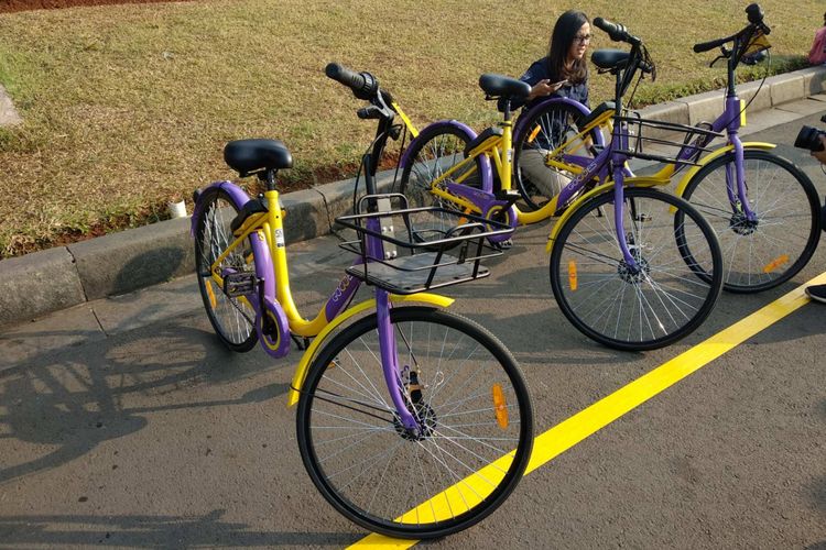 Sepeda bike sharing Gowes di Monas, Jakarta Pusat.
