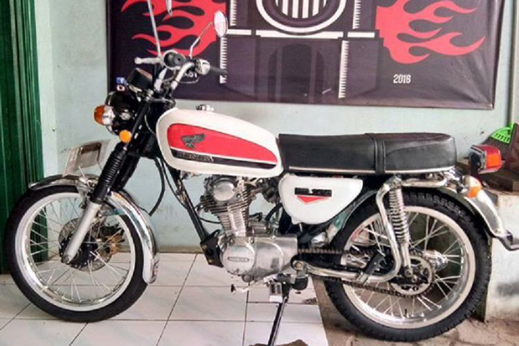 Salah satu Honda CB100 lansiran era 1970-an yang sudah direstorasi di bengkel Central Classic Custom, Gandul, Depok.