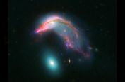Dua Galaksi Berinteraksi, NASA Sebut Mirip Penguin Pask ah