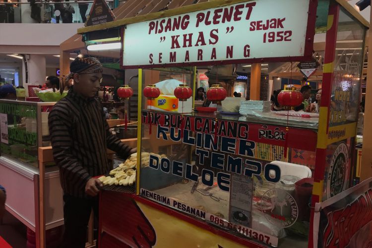 Gerobak Pisang Plenet Mbah Toerdi dari Semarang di Kampoeng Legenda.