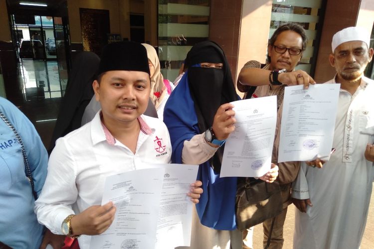 Komunitas Emak Emak Online Pendukung Prabowo Sandi Laporkan Akun Instagram Erin Taulany ke Mapolres Metro Jakarta Selatan, Senin (22/4/2019).