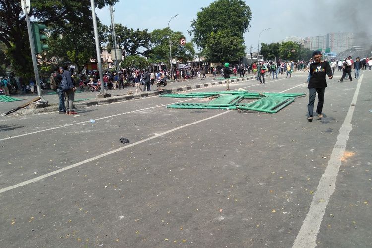 Pembatas Jalan Jati Baru Raya Rusak Karena Aksi Masa, Rabu (22/5/2019)
