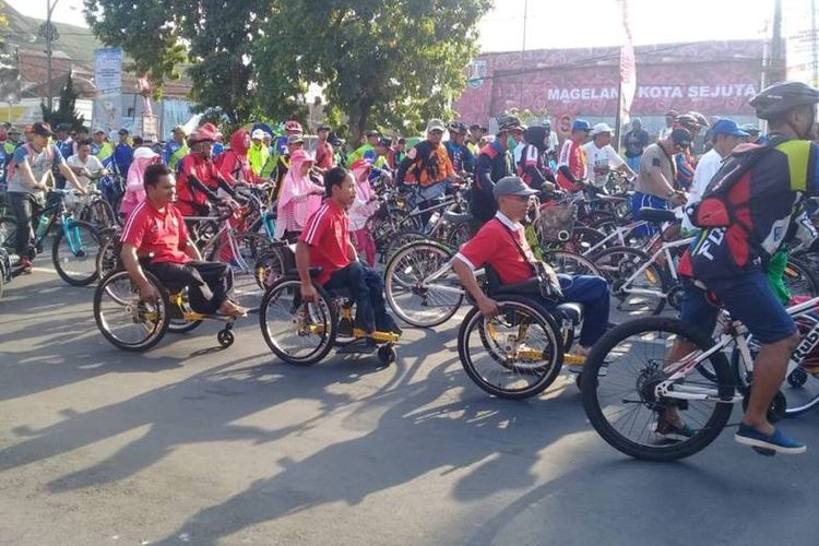 Kota Magelang mencatat peserta spekatakuler dalam ajang Sepeda Nusantara 2018. Etape Manunggal Kota Sejuta Bunga ini tercatat diikuti oleh 10 ribu peserta yang mengambil lokasi start di Alun-alun Kota Magelang, Minggu (23/9/2018).
