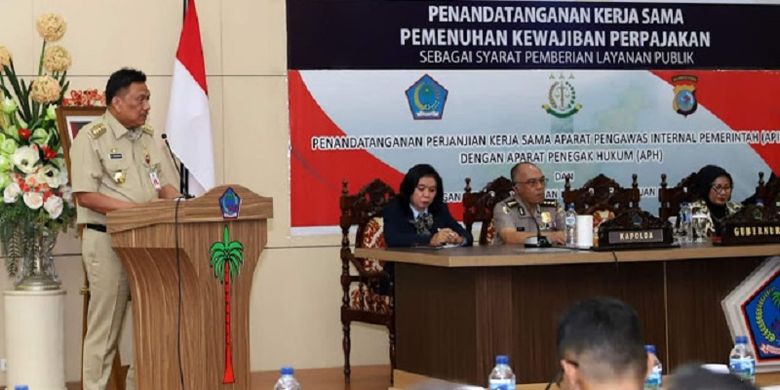 Gubernur Sulawesi Utara Olly Dondokambey pada acara penandatanganan perjanjian kerja sama pemenuhan kewajiban perpajakan sebagai syarat pemberian layanan publik antara Kanwil DJP Suluttenggo dan Malut dengan pimpinan daerah di Sulut di Kantor Gubernur, Selasa (4/9/2018) pagi.