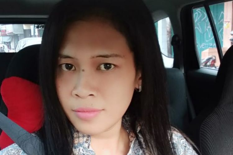 Yuni ibu tiga anak pengemudi grab yang berani menganvkut jenazah