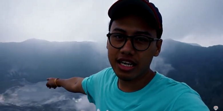 Seorang Vlogger, Alek Kurniawan, yang sering berbagi perjalanannya melalui vlog saat bertugas ke beberapa kota di Indonesia