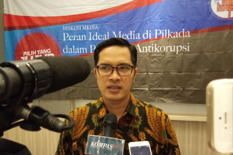 Jubur Bicara KPK, Febri Diansyah saat memberikan keterangan kepada wartawan di Ambon, Rabu (25/4/2018).