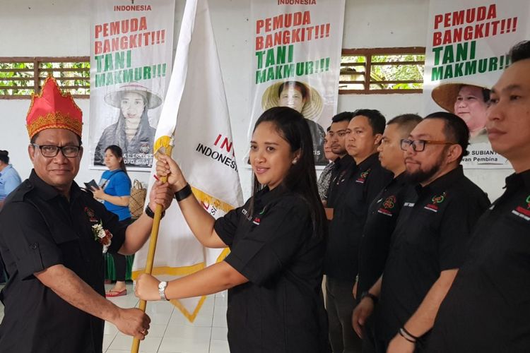 Ketua Umum DPP Pemuda Tani Indonesia Fary Djemi Francis Melantik Ketua DPD Pemuda Tani Indonesia Provinsi Sulawesi Utara Periode 2018 ? 2023 Cynthia Erkles