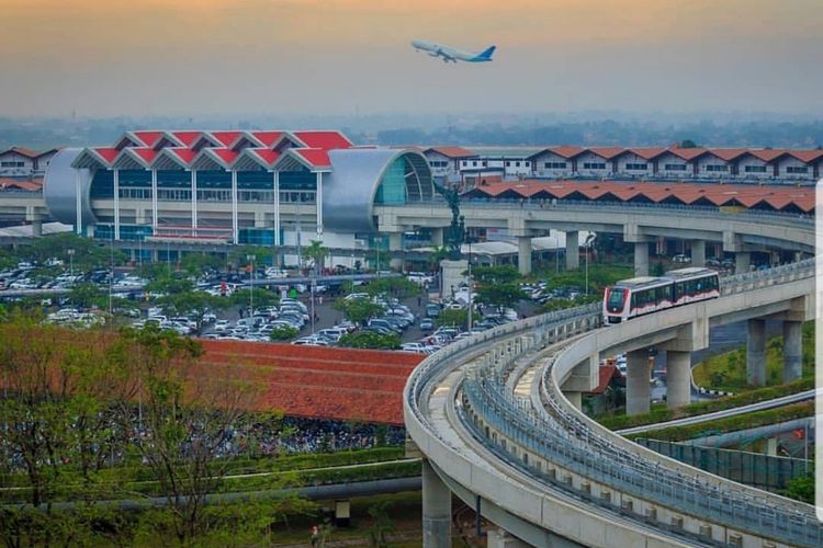 Skytrain Bandara Internasional Soekarno-Hatta.