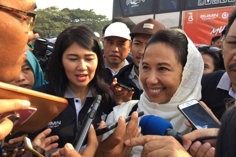 Menteri BUMN Rini Soemarno melepas mudik gratis di Pantai Karnaval Ancol, Jakarta Utara, Sabtu (9/6/2018).