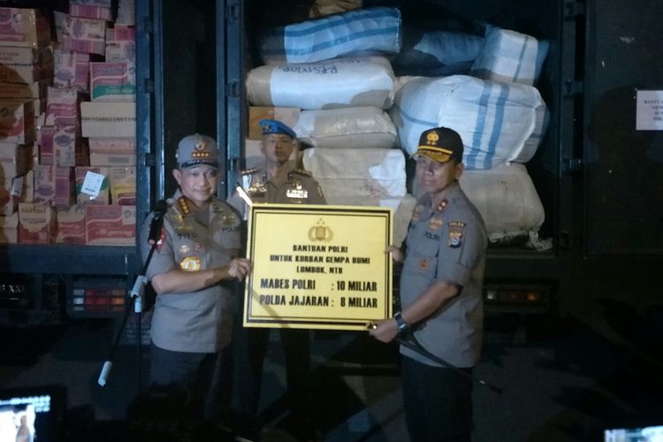 Kapolri Jenderal Pol Tito Karnavian memberikan dana bantuan untuk Polda NTB sebesar RP 19 Miliar di Mapolda NTB, Kamis (23/8/2018)