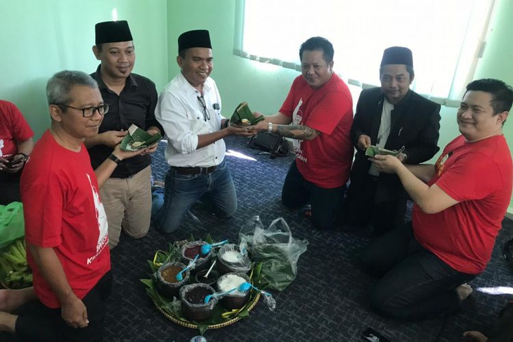 Pesta Bubur Madura kelompok Soekarnois dan Nahdiyin di kantor GP Ansor Jatim, Jumat (16/11/2018)