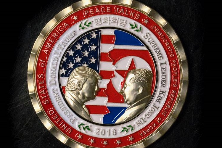 Inilah gambar koin yang beredar jelang pertemuan bersejarah antara Presiden Amerika Serikat Donald Trump, dan Pemimpin Tertinggi Korea Utara Kim Jong Un pada 12 Juni nanti di Singapura.