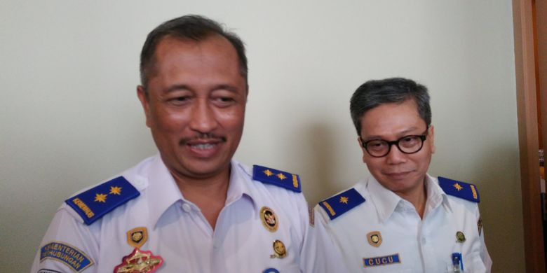 Pelaksana Tugas (Plt) Direktur Jenderal Perhubungan Darat, Hindro Surahmat (kiri) dan Direktur Angkutan dan Multimoda Cucu Mulyana di Hotel Alila, Jakarta, Selasa (5/9/2017).