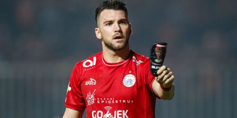 Pemain Persija Jakarta Marko Simic melakukan selebrasi setelah mencetak gol saat Liga 1 2018 di Stadion Pakansari, Bogor, Jumat (25/5/2018). Persija menang dengan skor 2-0.