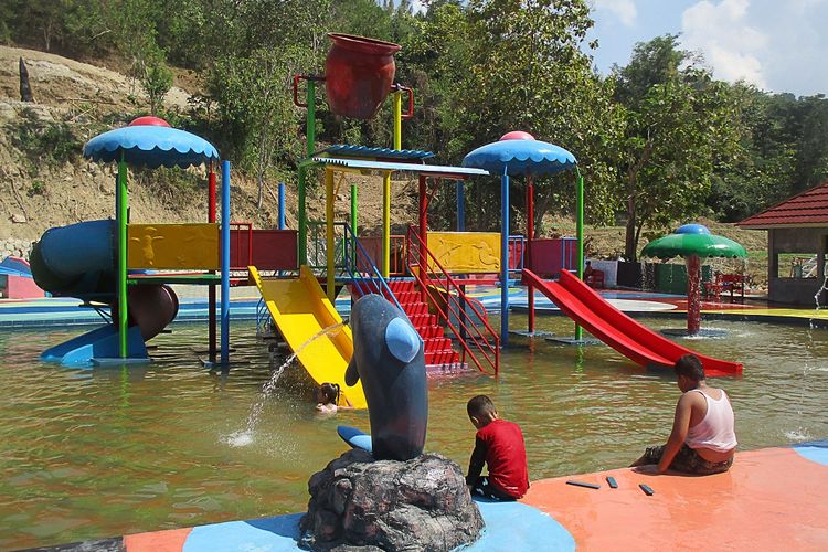 Kolam Renang Taman Bidadari Edupark Wonogiri 