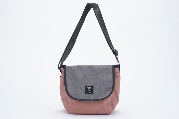 Flap Shoulder Bag (tersedia dalam warna nude pink dan abu-abu, hitam, dan biru navy) 