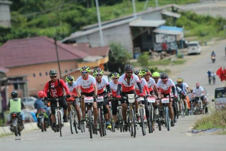  Tim Jelajah Sepeda Nusantara sudah melakukan start yang berlangsung di Pos Lintas Batas Negara Terpadu Entikong, Kabupaten Sanggau, Sabtu (30/6/2018).