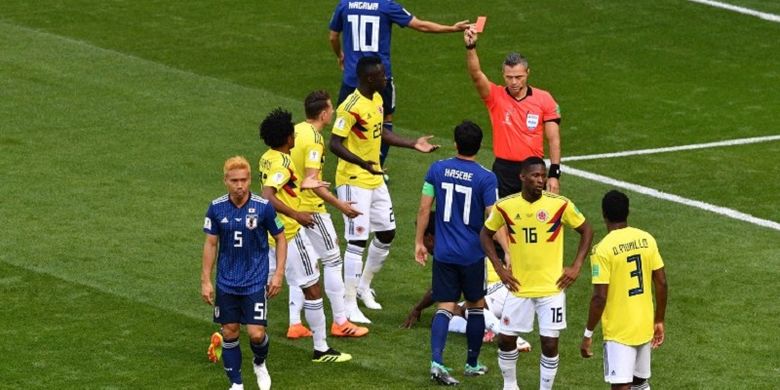 Carlos Sanchez menjadi pemain pertama yang mendapatkan kartu merah di Piala Dunia 2018 pada laga Kolombia vs Jepang di Saransk, 19 Juni 2018. 