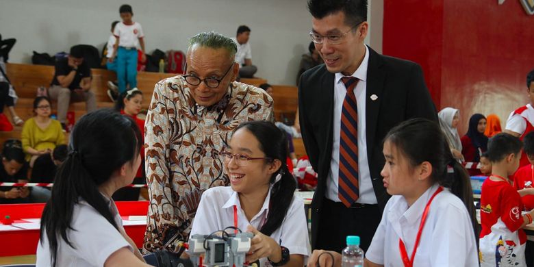 Sinarmas World Academy (SWA) menjadi tuan rumah kompetisi pertama First Lego League (FLL) di Indonesia (25/8/2018).