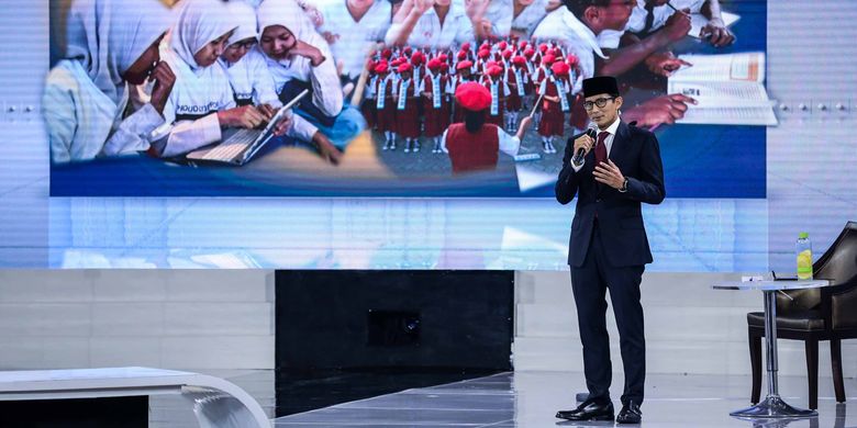 Calon wakil presiden nomor urut 02 Sandiaga Uno berbicara dalam debat ketiga Pilpres 2019 di Hotel Sultan, Jakarta, Minggu (17/3/2019) malam. Peserta debat ketiga kali ini adalah cawapres masing-masing paslon dengan tema yang diangkat adalah pendidikan, kesehatan, ketenagakerjaan, sosial, dan budaya.