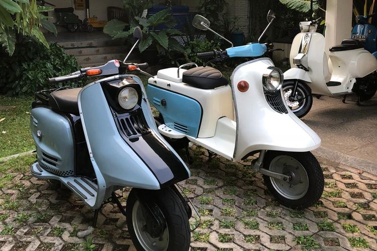 Dua unit skuter klasik Fuji Rabbit yang dimiliki Dodit Redjasa.