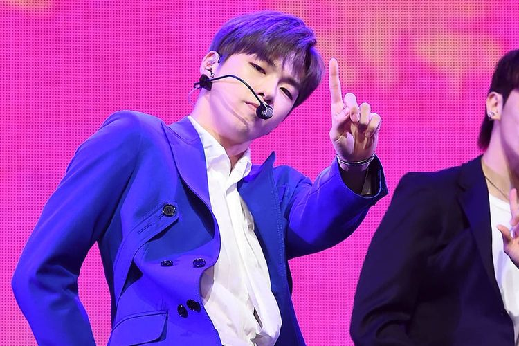 Kang Daniel tampil di acara showcase album perdananya sebagai artis solo, Color On Me, Kamis (25/7/2019).