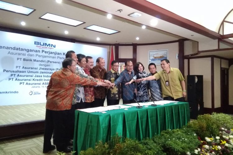 PT Bank Mandiri (Persero) Tbk, lakukan Penandatanganan Perjanjian Kerjasama dengan PT Asuransi Jiwasraya(Persero), Perusahaan Umum Jaminan Kredit Indonesia, PT Asuransi Jasa Indonesia (Persero), PT Asuransi Kredit Indonesia (Persero), dan PT Asuransi ASEI Indonesia di Jakarta, Senin (16/4/2018).