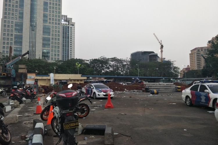 Lahan parkir di Mapolda Metro Jaya yang batal dibangun pada pemerintahan mantan Gubernur DKI Jakarta Basuki Tjahaja Purnama alias Ahok kini dilanjutkan. Foto diambil pada Selasa (4/9/2018).